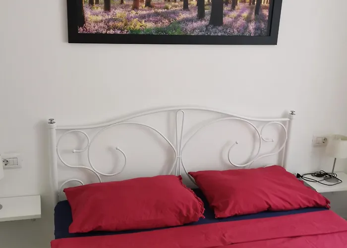 In Center غييكا